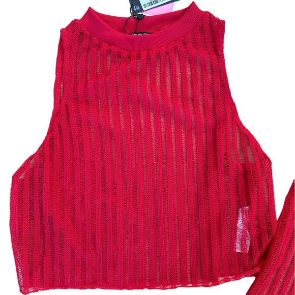 PrettyLittleThing Plus - Distressed Ladder Detail Knit Top & Midi Skirt in Red - Picture 2 of 6